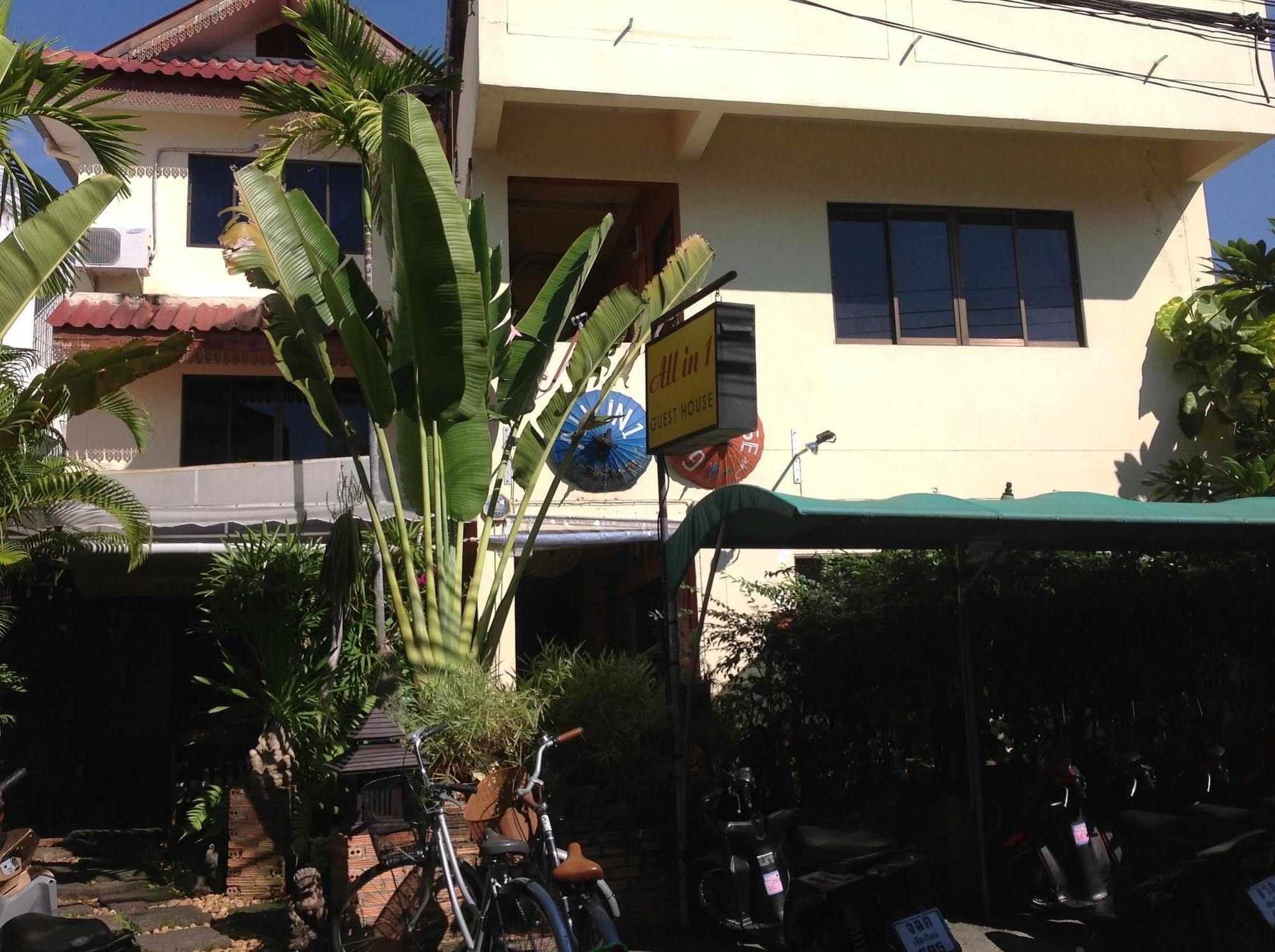 All In 1 Guesthouse Chiang Mai Bagian luar foto