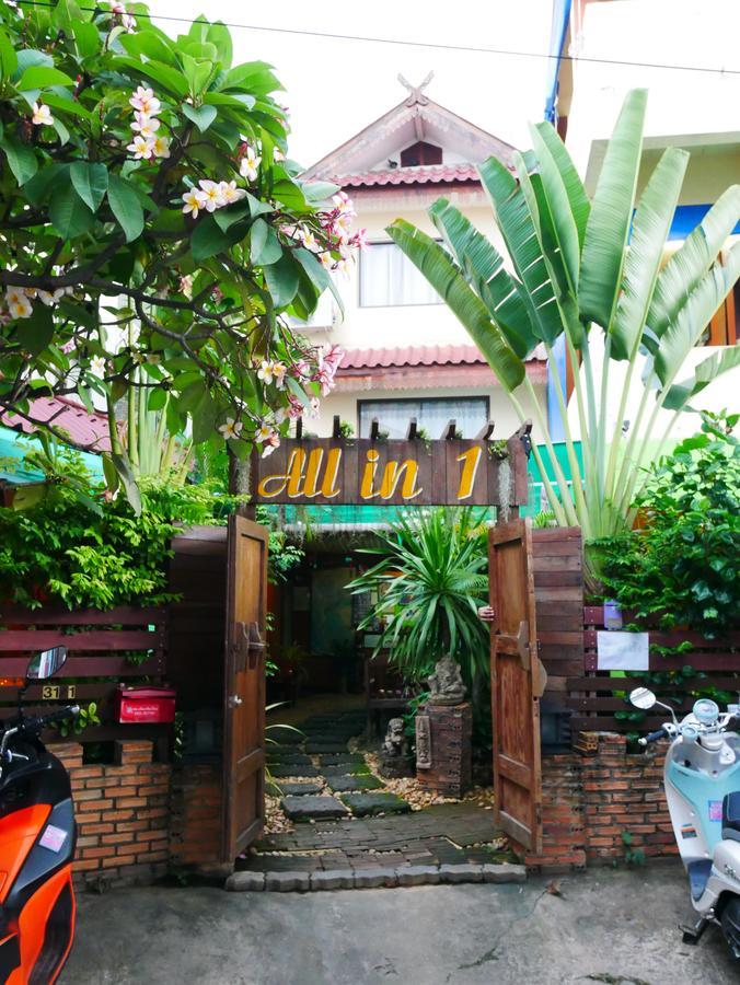 All In 1 Guesthouse Chiang Mai Bagian luar foto